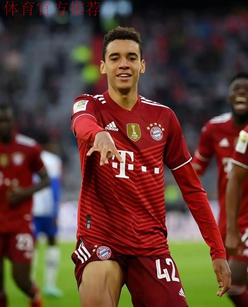 穆西亚拉伤愈复出,首次回归拜仁训练 穆西亚拉伤愈复出,首次回归拜仁训练